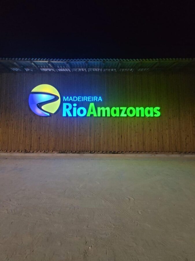 Luminosos e totens — 02