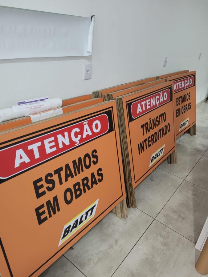 Placas indicativas — 06