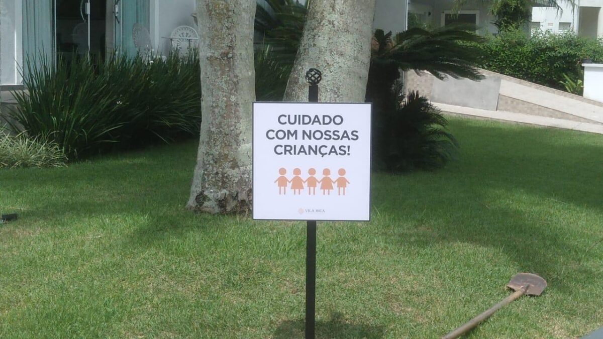 Placas indicativas — 09